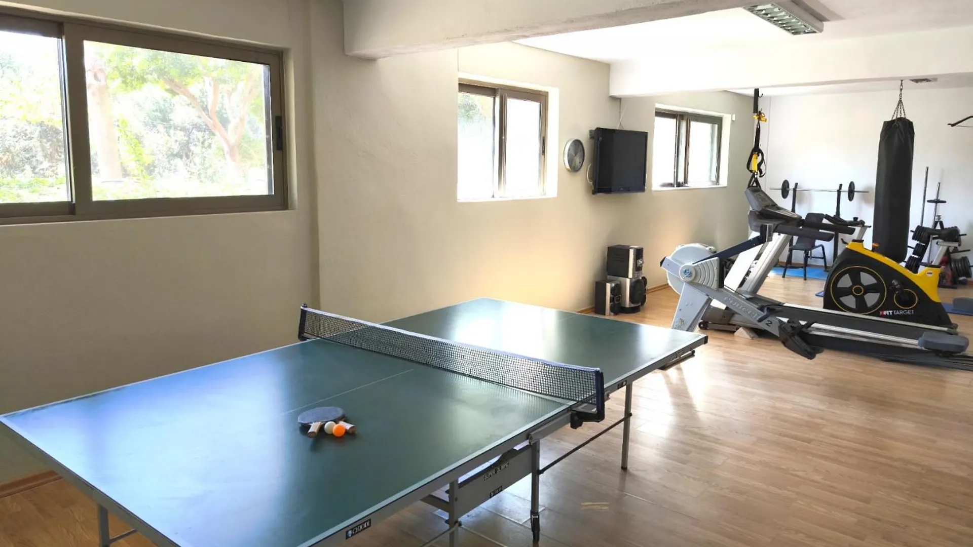 Villa Mirtylla Luxury Retreat W Pool, Bbq And Gym 伊拉克利翁